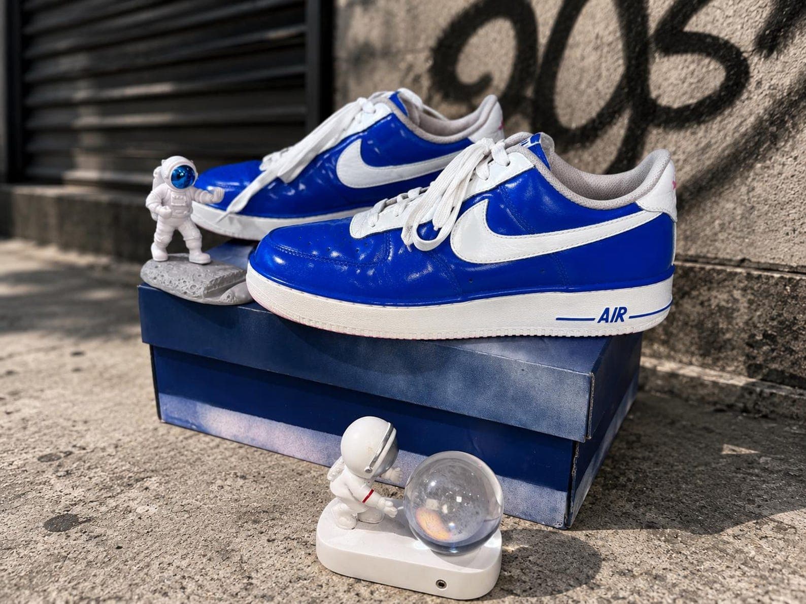 Placeholder on-foot sneaker gallery image 3
